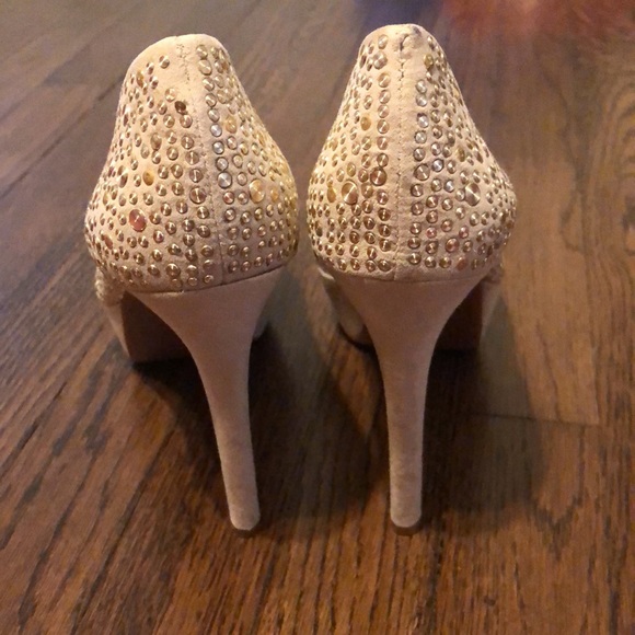 Gianni Bini beige heels - Picture 3 of 4